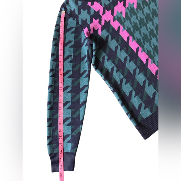 Stylish Denim&Co Women’s Houndstooth Crew Neck Sweater - Picture 5 of 7